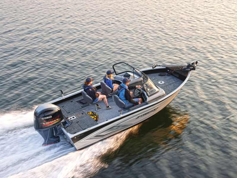 BTG1022-FWBBG-Starcraft-178-1 Starcraft Delta 178 DC cruising on the lake