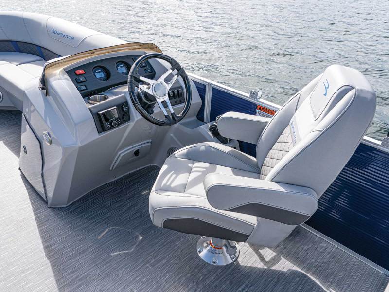 Bennington 23 SXSR Quad Bench helm
