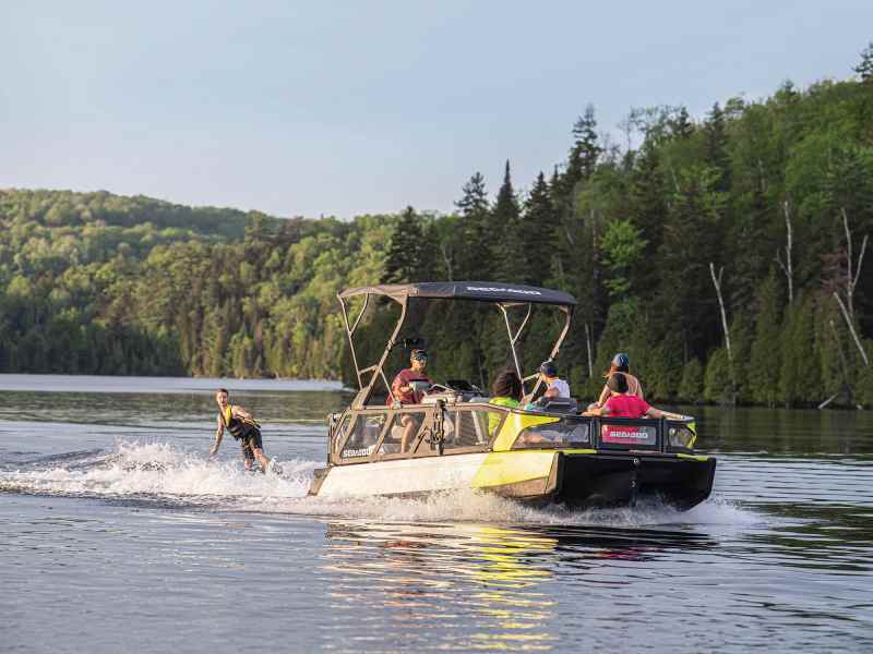 Sea-Doo Switch 21 Sport towing