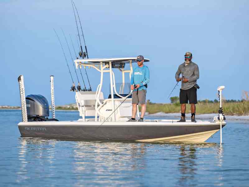 Skeeter SX241 out fishing