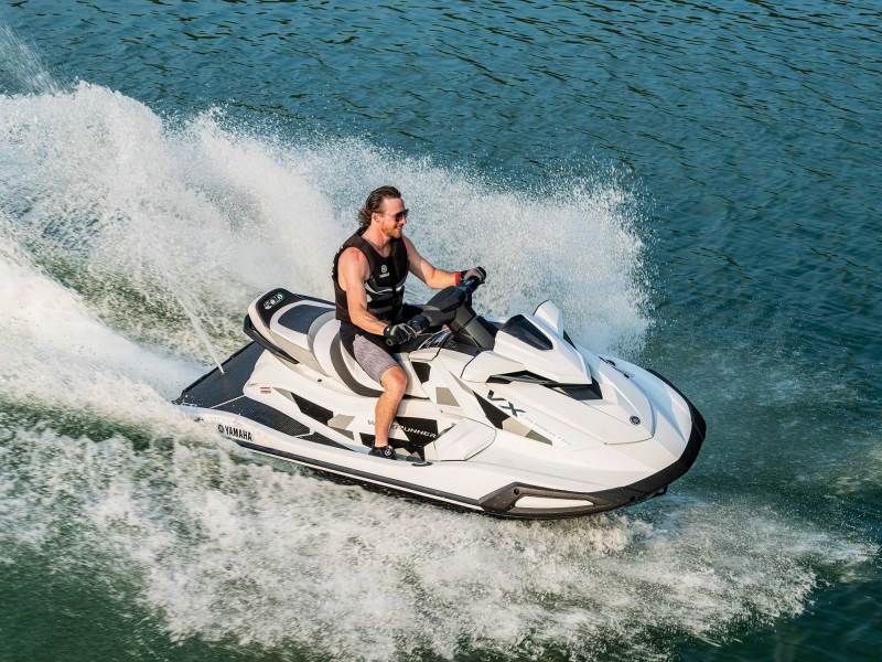 Yamaha VX Cruiser HO cruising
