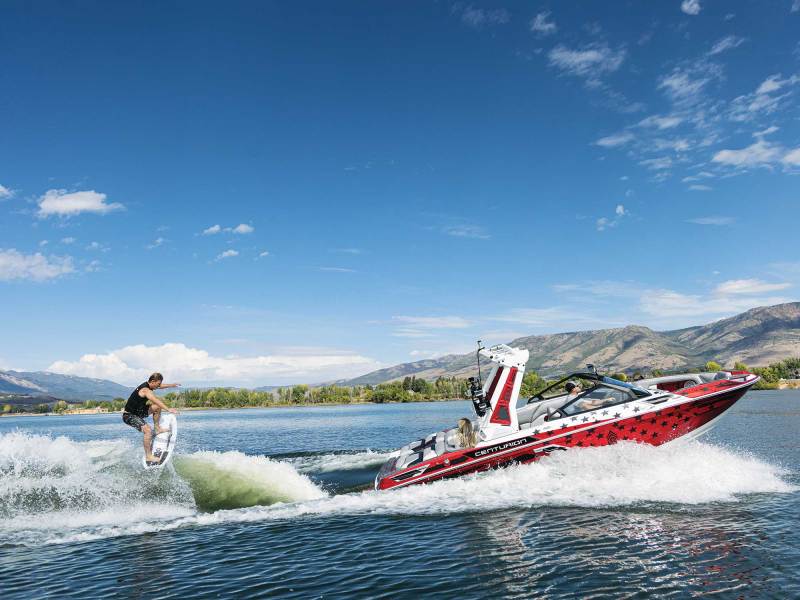 Centurion Ri230 wakesurfing