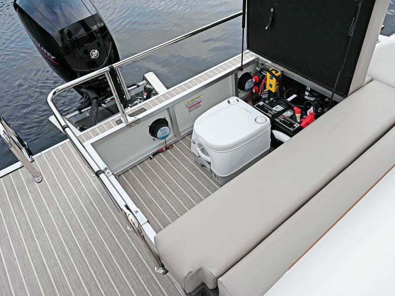 Princecraft Vectra 23 RL aft space