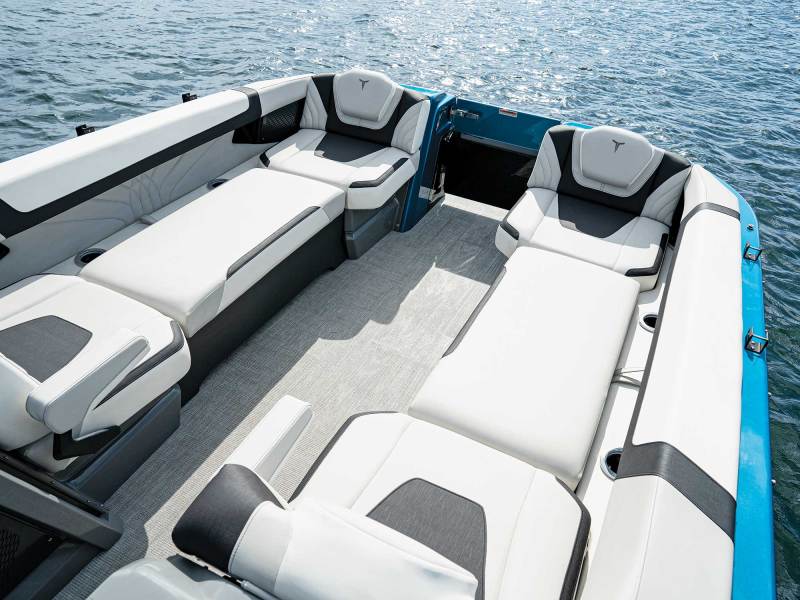 Tahoe 2785 Grand Tahoe QLW bow seating