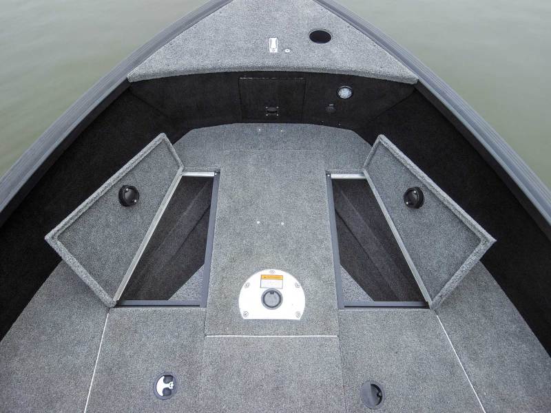 Alumacraft Competitor FSX 175 Sport forward platform