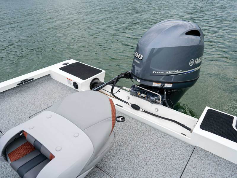 G3 Boats Sportsman 1710 PFX aft platform
