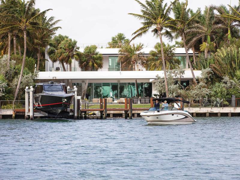 BTG524-Boatsetter-2 Rental boat on the water