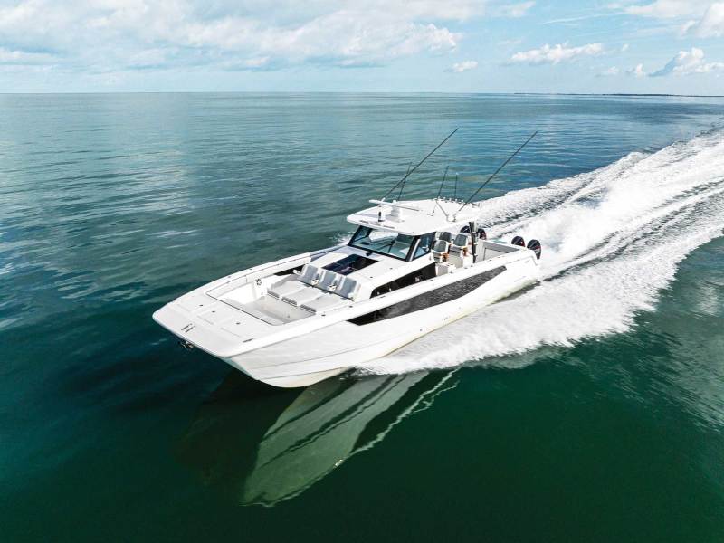 Aquila 47 Molokai cruising