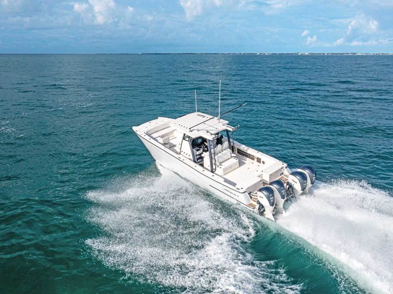 World Cat 400 CC-X headed offshore