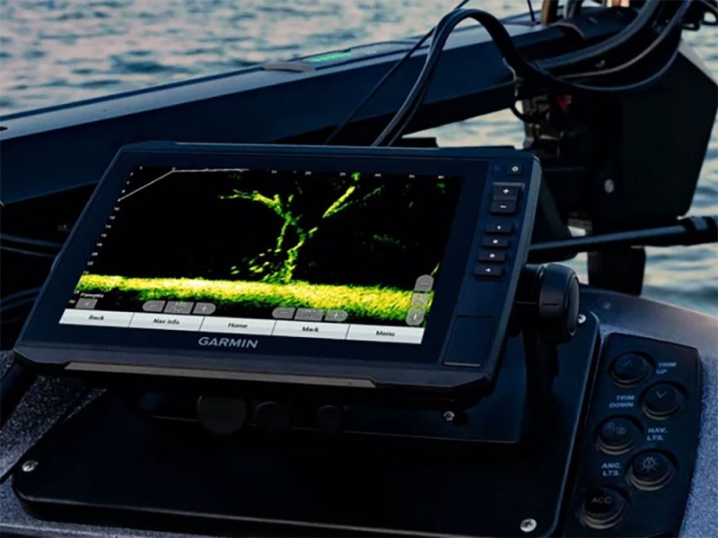 BTG924-Garmin-LiveScope Garmin LiveScope sonar screen