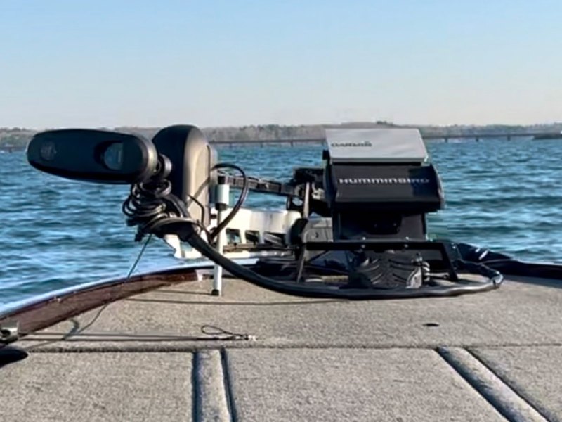 BTG924-bow-of-bassboat Bow-mounted screen