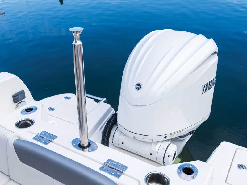 Sailfish 232 CC tow pylon