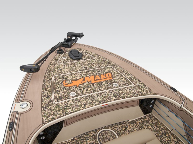 Mako 18 Pro Skiff Backwater Edition bow platform