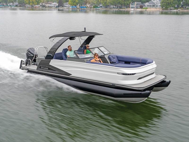 BTGBBG25-PON-Sylvan-M5-1 Sylvan M-5 CLZ DC running on smooth water