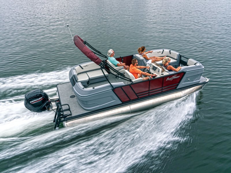 SunChaser Lucerne 20 LR DH out cruising
