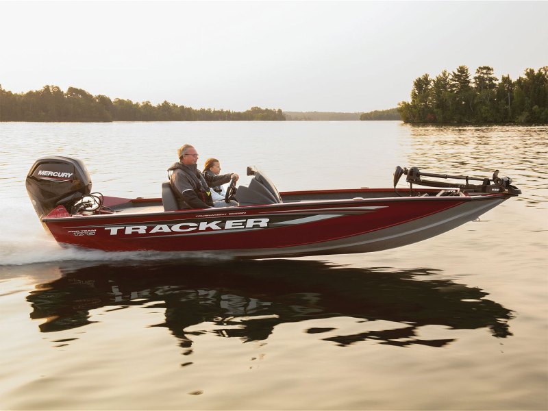 Tracker Pro Team 175 Tournament Edition running fast to fish