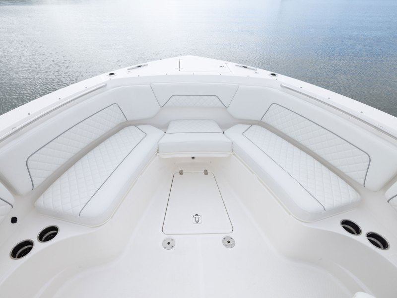 Pursuit S 328 Sport bow seating