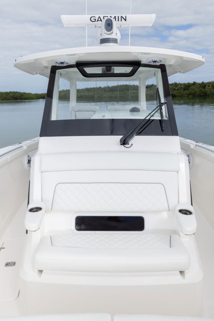 Pursuit S 328 Sport console seating