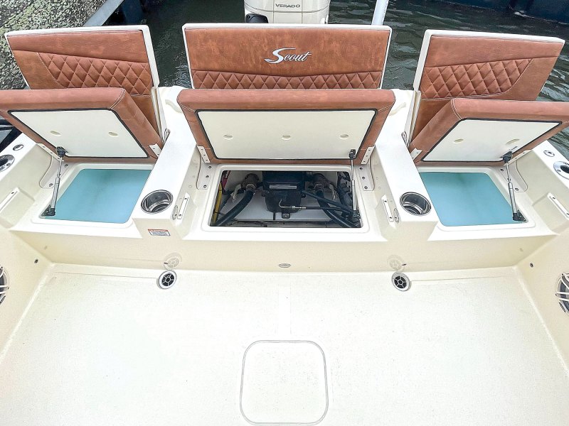 Scout 261 XSS stern seating