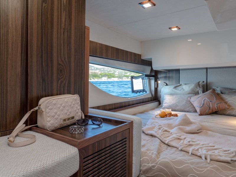 Marex 440 cabin