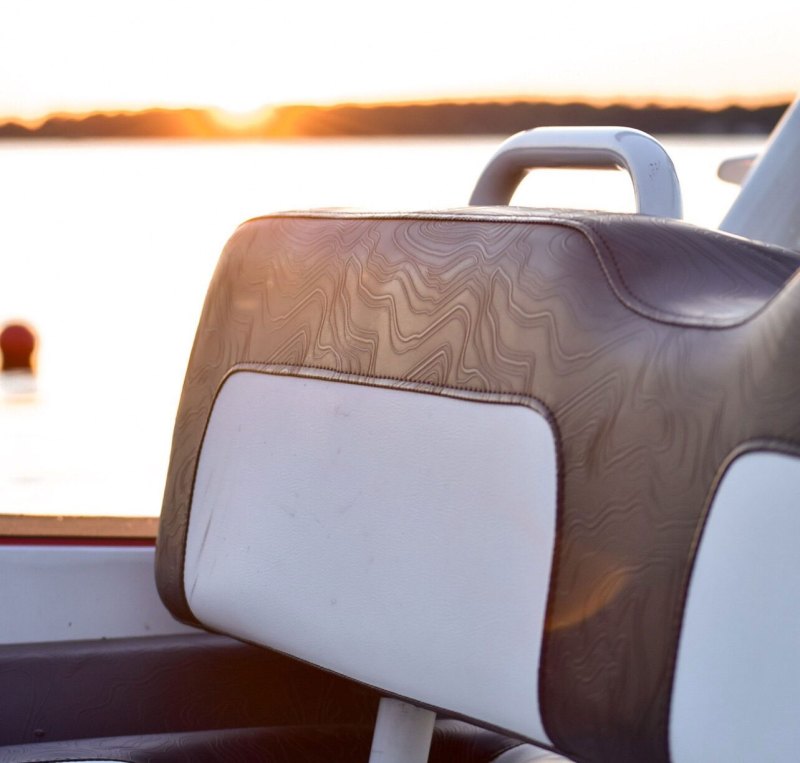 Highfield Velox 420 helm seating