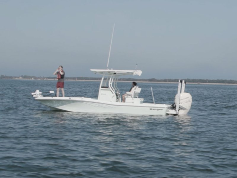 BSM525-That-Guy Boater stranded on the water
