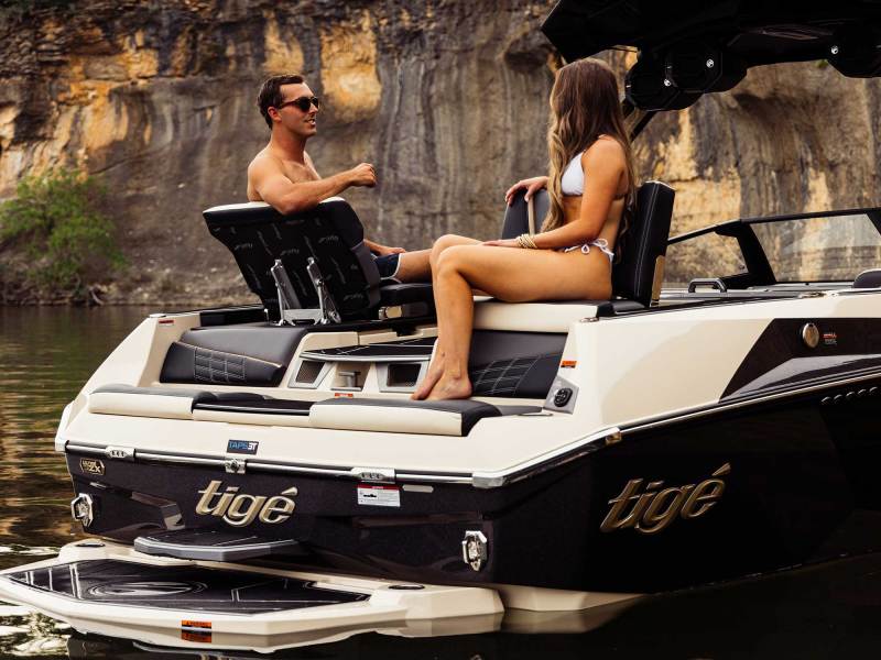 Tigé Ultré 23ZX transom seats