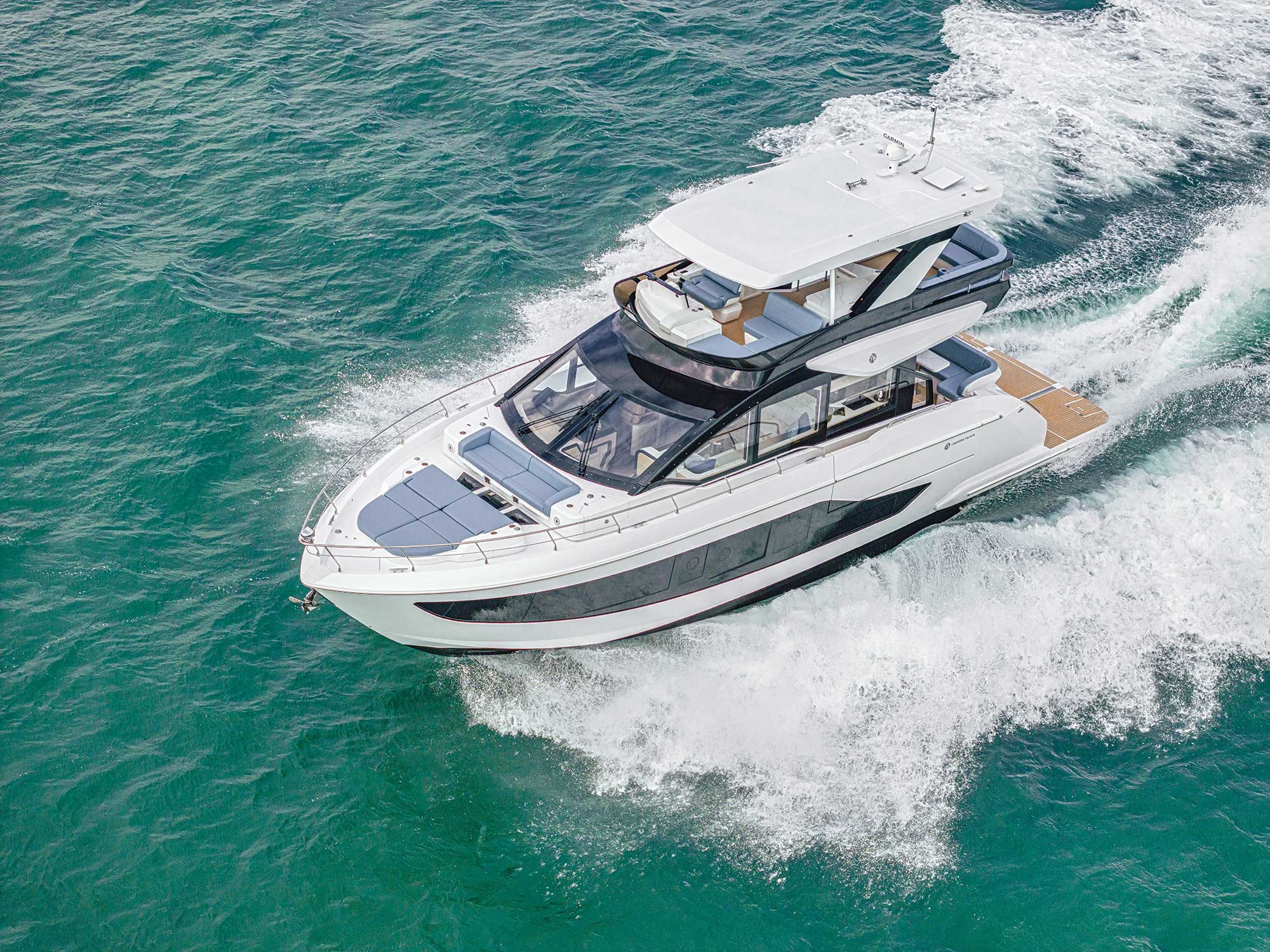 Cruisers Yachts 57 Fly cruising