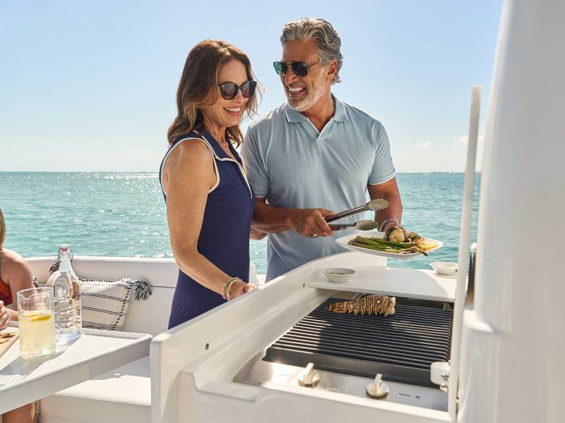 Intrepid Powerboats 50 Evolution grill