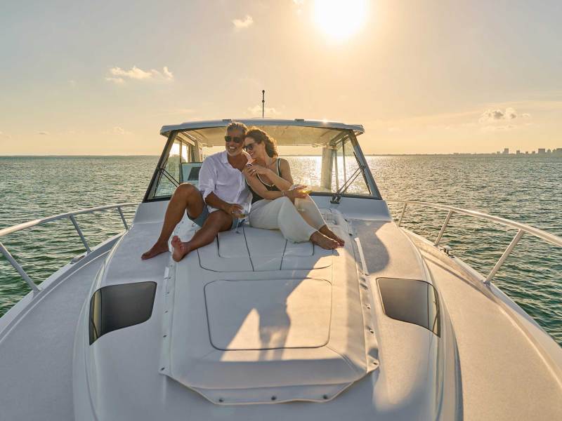 Intrepid Powerboats 50 Evolution sunpad