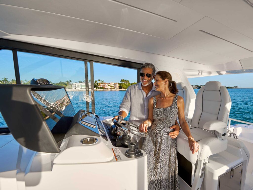 Intrepid Powerboats 50 Evolution helm