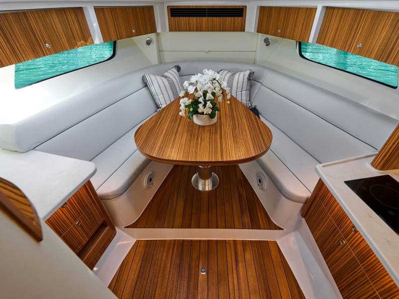Intrepid Powerboats 50 Evolution forward berth