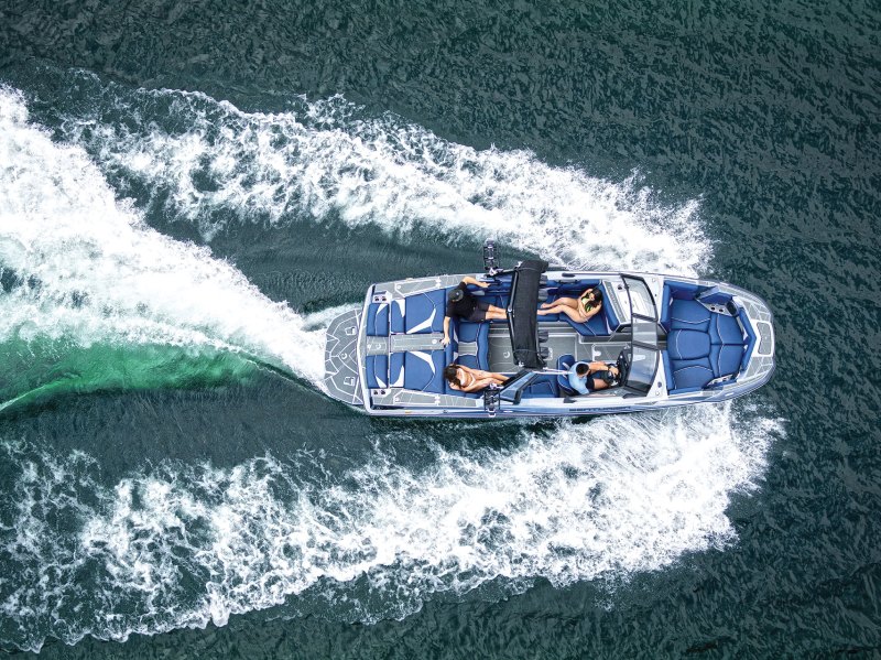 Centurion wakeboat