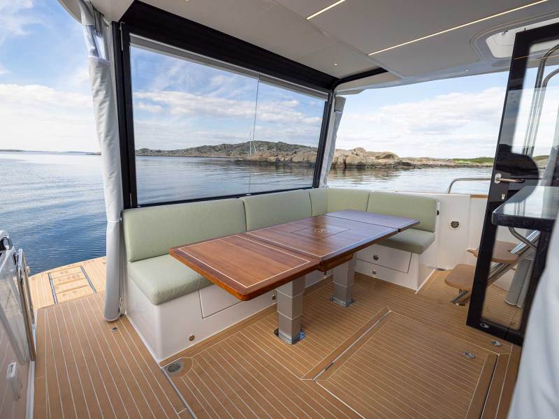 Nimbus 495 Flybridge aft seating