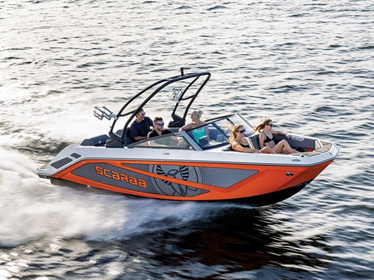 Scarab 210 LX running on the lake
