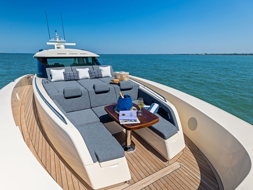 Scout 670 LXS bow seating