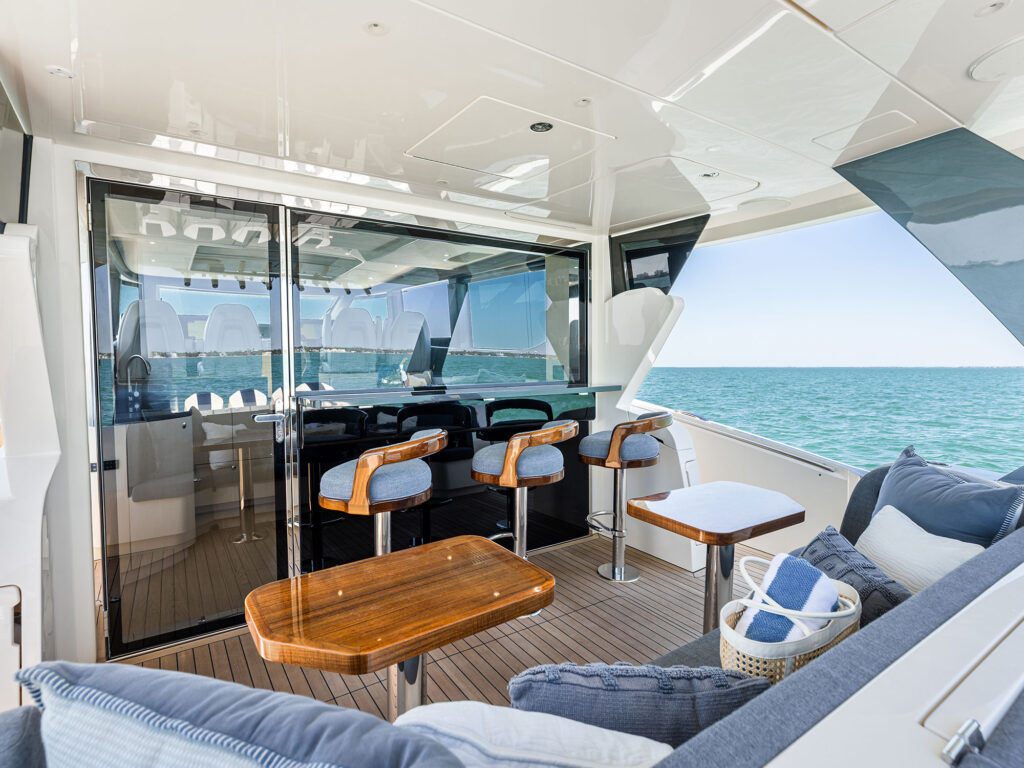 Scout 670 LXS cockpit tables