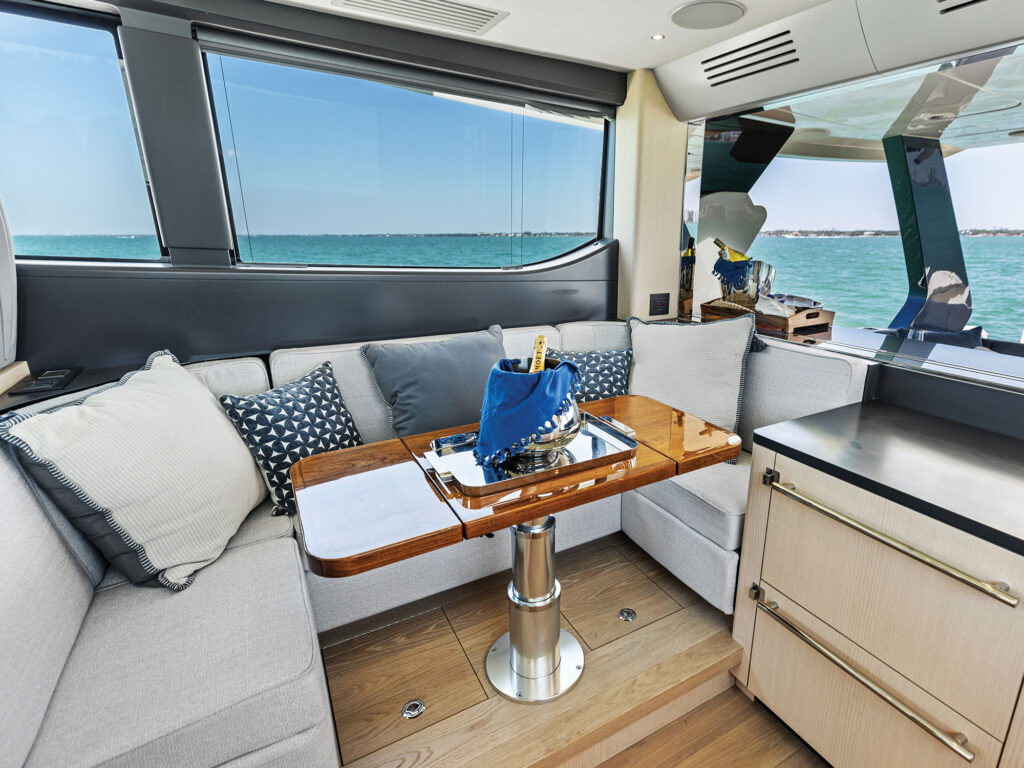 Scout 670 LXS couch