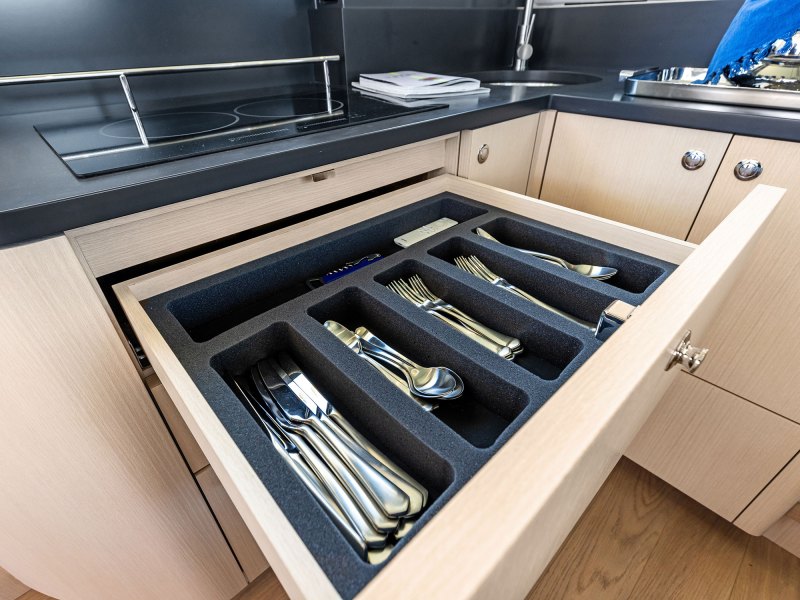 Scout 670 LXS drawer space
