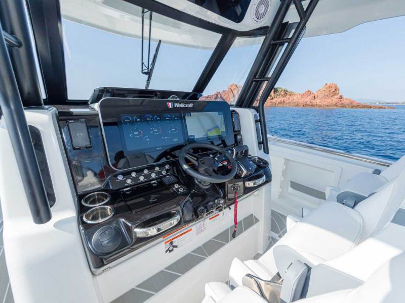 Wellcraft 38 T-Top helm