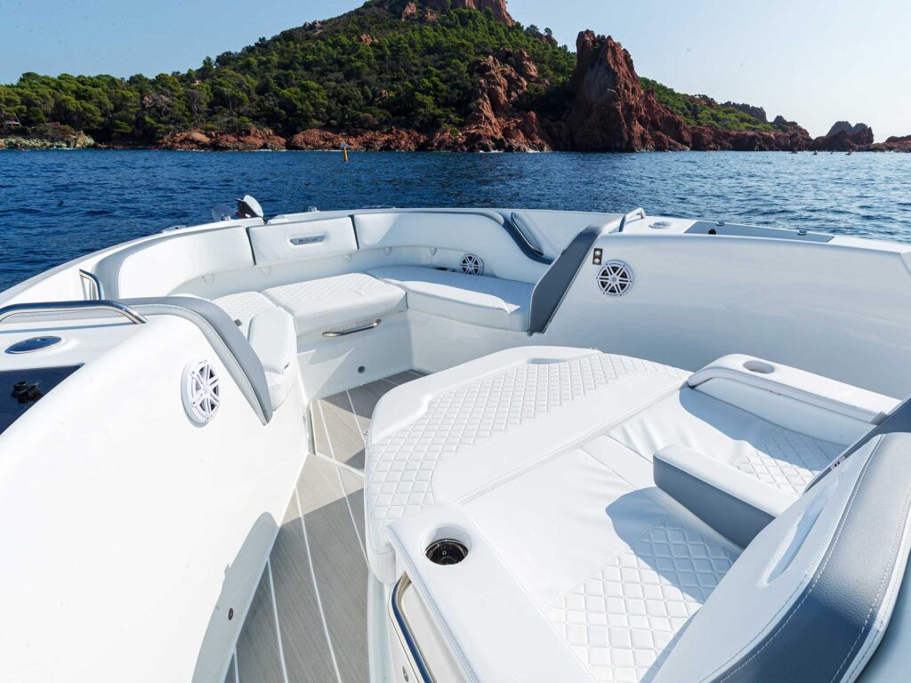 Wellcraft 38 T-Top bow seating