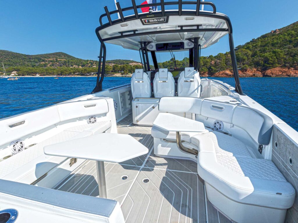 Wellcraft 38 T-Top aft seating