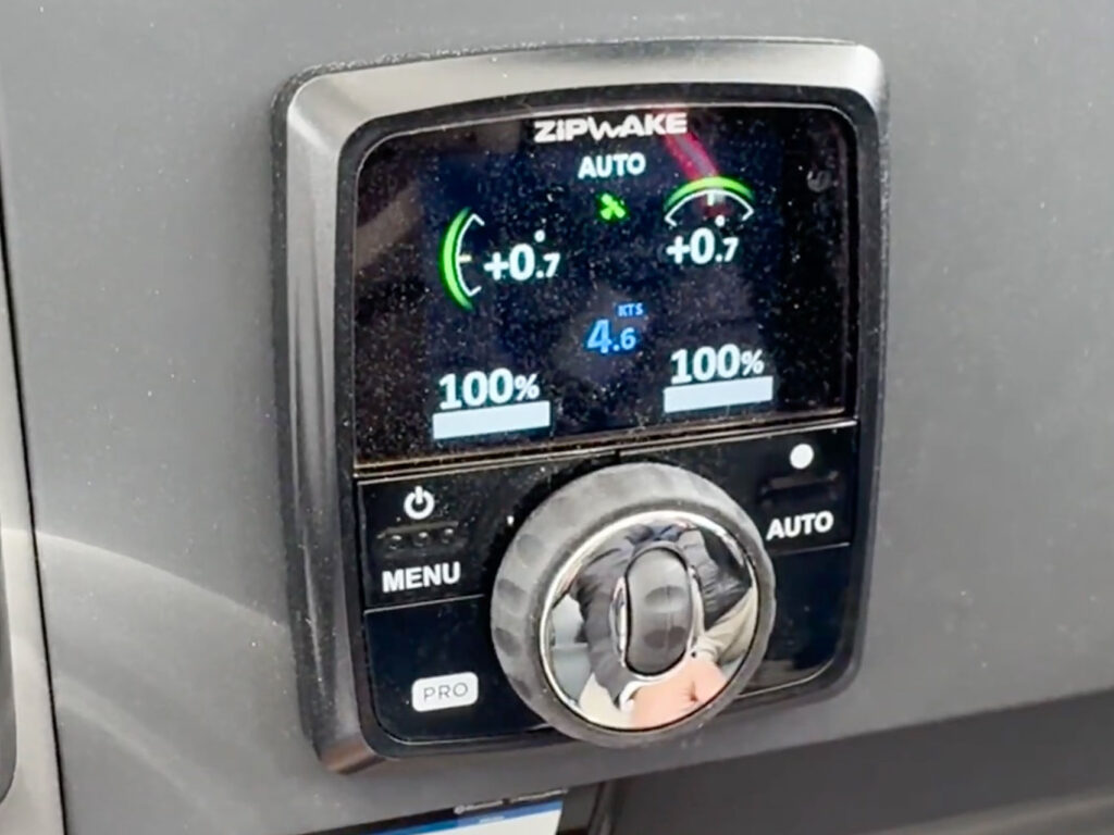 Zipwake Pro interface