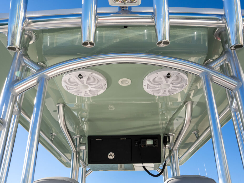 Bay Rider 269 Bay overhead speakers