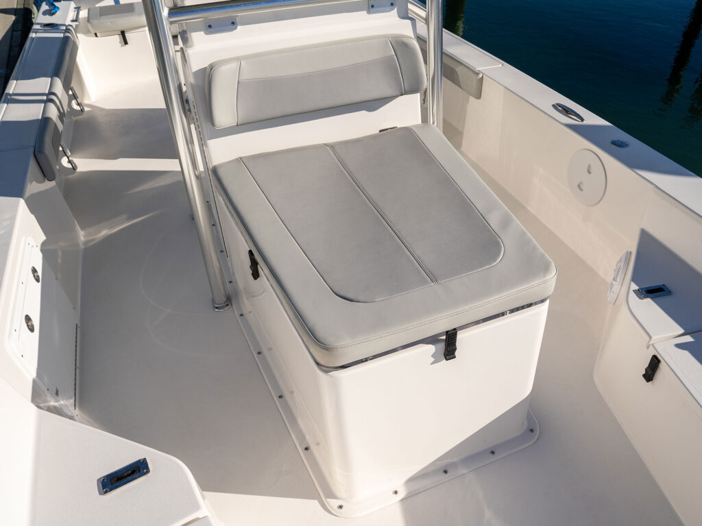 Bay Rider 269 Bay console seating