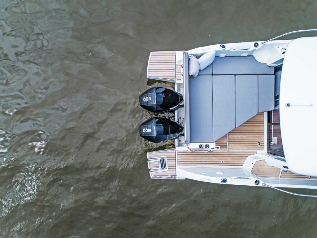 Beneteau Antares 9 cockpit sunpad