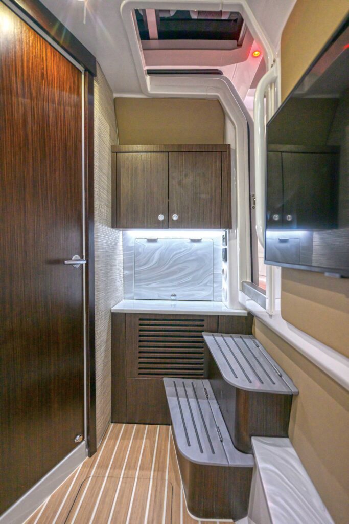 Everglades 367CX cabin