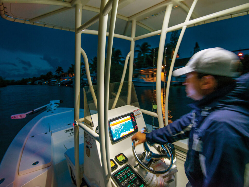 Pathfinder 2300 HPS helm