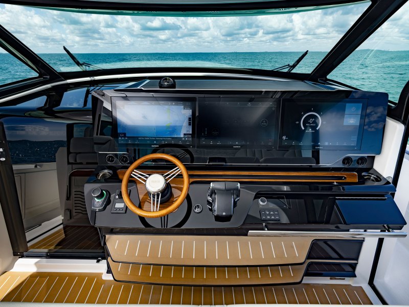 Tiara 56 LS helm