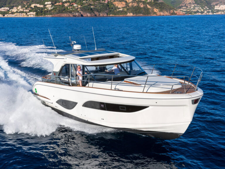 Marex 440 Gourmet Cruiser running offshore